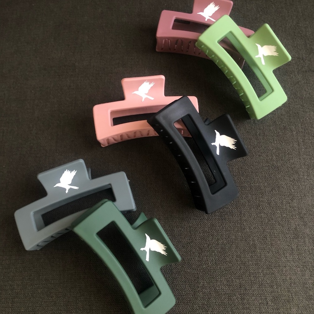 Houseofcrows Hair clips set of 6 $25